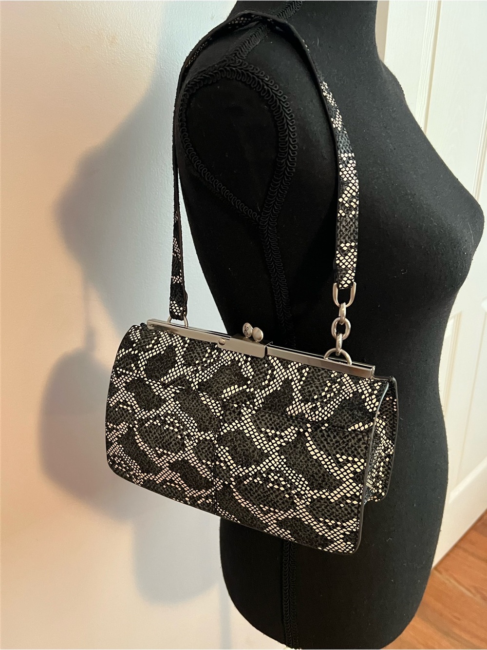 Hobo Vivian Frame CLUTCH - PIXEL EXOTIC